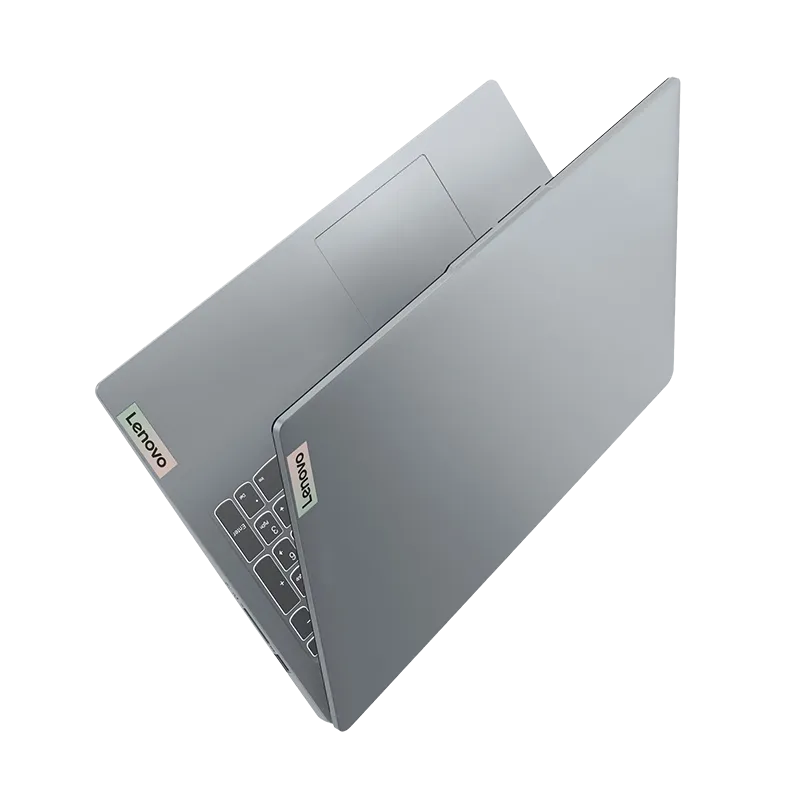 Laptop Lenovo IdeaPad Slim 3 15AMN8 AMD Ryzen 5 7520U 16GB 512GB 15.6" FHD | 82XQ00RBLM 8 Tapa superior del Lenovo IdeaPad Slim 3 15AMN8 en color Arctic Grey con acabado IMR y el logo Lenovo. Diseño resistente certificado MIL-STD-810H.