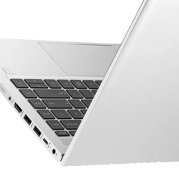 Detalle lateral derecho que muestra el puerto USB-A 3.2 Gen 1, el conector de energía AC, el jack combo de auriculares/micrófono y el acabado texturado anti-huella. Diseño ligero y resistente con batería de hasta 14 horas y garantía 1/1/0.
Puertos lateral derecho HP ProBook 445 G10: USB-A 5 Gbps, conector de energía, jack combo, acabado texturado, Ryzen 7 7730U, 14 h batería, Win11 Pro, 1.385 kg.