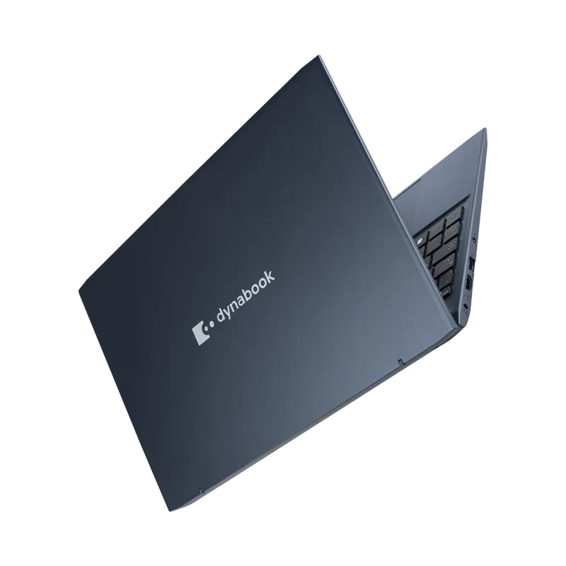 Vista trasera de la laptop Dynabook Satellite Pro C50-K con tapa cerrada, mostrando el cover superior en color azul, el logo Dynabook y acabado profesional. Diseño elegante y resistente a salpicaduras.