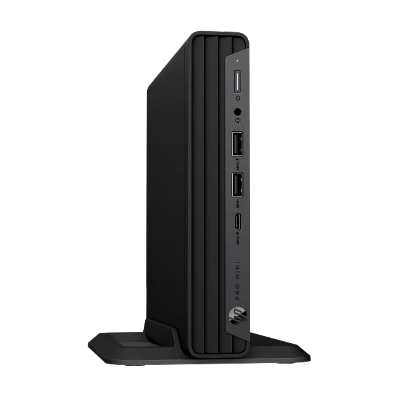 HP Pro Mini 400 G9 Intel Core i5-14500T 16GB 512GB SSD | Windows 11 Pro 7 Vista frontal hacia la izquierda del HP Pro Mini 400 G9, destacando su chasis metálico negro, las líneas minimalistas y el acceso frontal a conectividad. Mini PC con Wi-Fi 6 y Bluetooth 5.3.