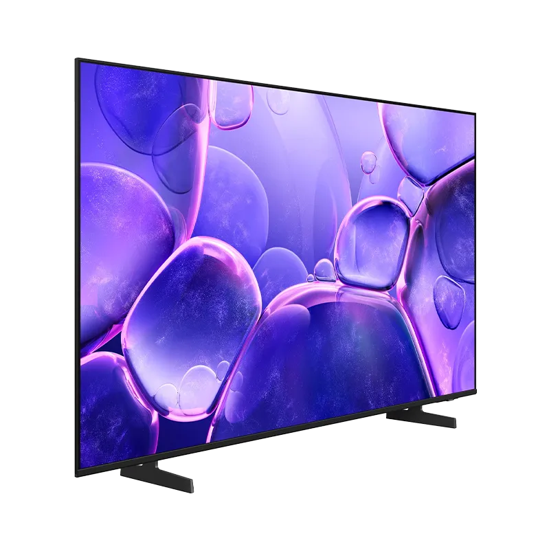 Vista frontal en ángulo del Samsung 70" UN70U8000PCZE con base BASIC FEET color negro, destacando su perfil delgado de 77.2 mm sin base y dimensiones de 1567.2 x 925.8 mm con base. Tecnología HDR y OTS Lite con 20W de sonido.